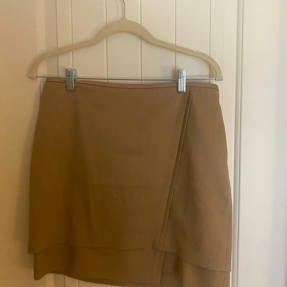 White House Black Market - Picture 2 of 4